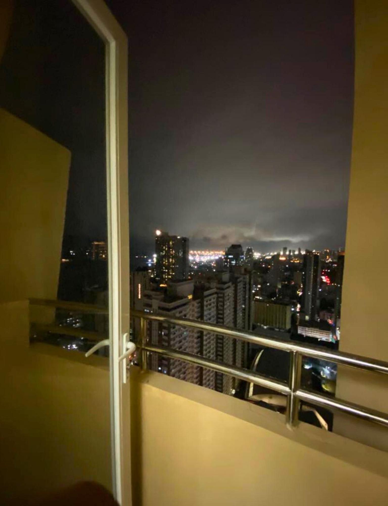 Near Us Embassy X Free Unlimited Pool, Massage & Sauna Access X Promo This Month! Explore Deluxe Studio W Balcony In Manila Perfectly Situated Near Naia Airport, Heart Of Manila Updated 2025 Price For Your Unforgettable Ultimate Staycation Experience Екстер'єр фото