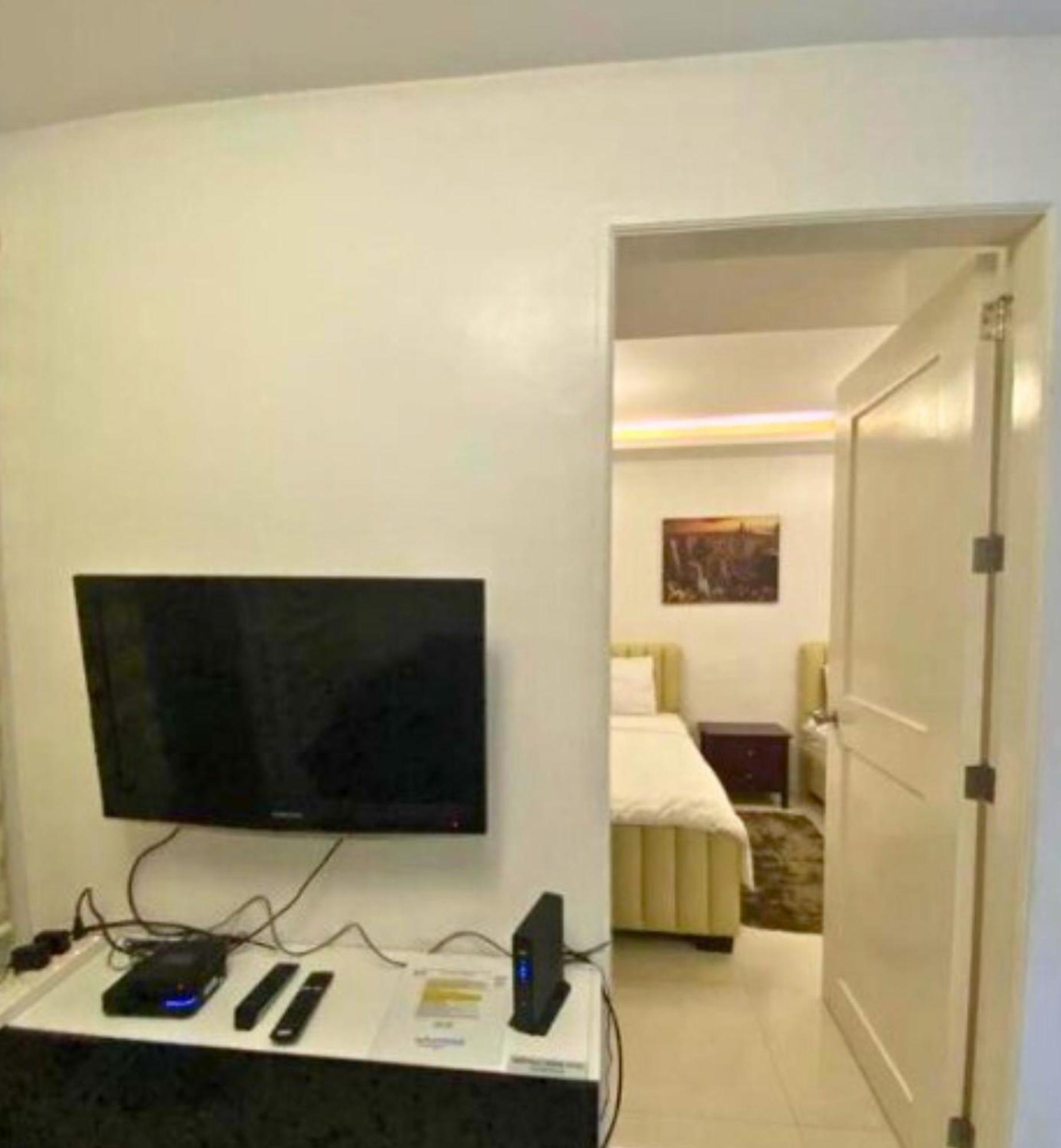 Near Us Embassy X Free Unlimited Pool, Massage & Sauna Access X Promo This Month! Explore Deluxe Studio W Balcony In Manila Perfectly Situated Near Naia Airport, Heart Of Manila Updated 2025 Price For Your Unforgettable Ultimate Staycation Experience Екстер'єр фото